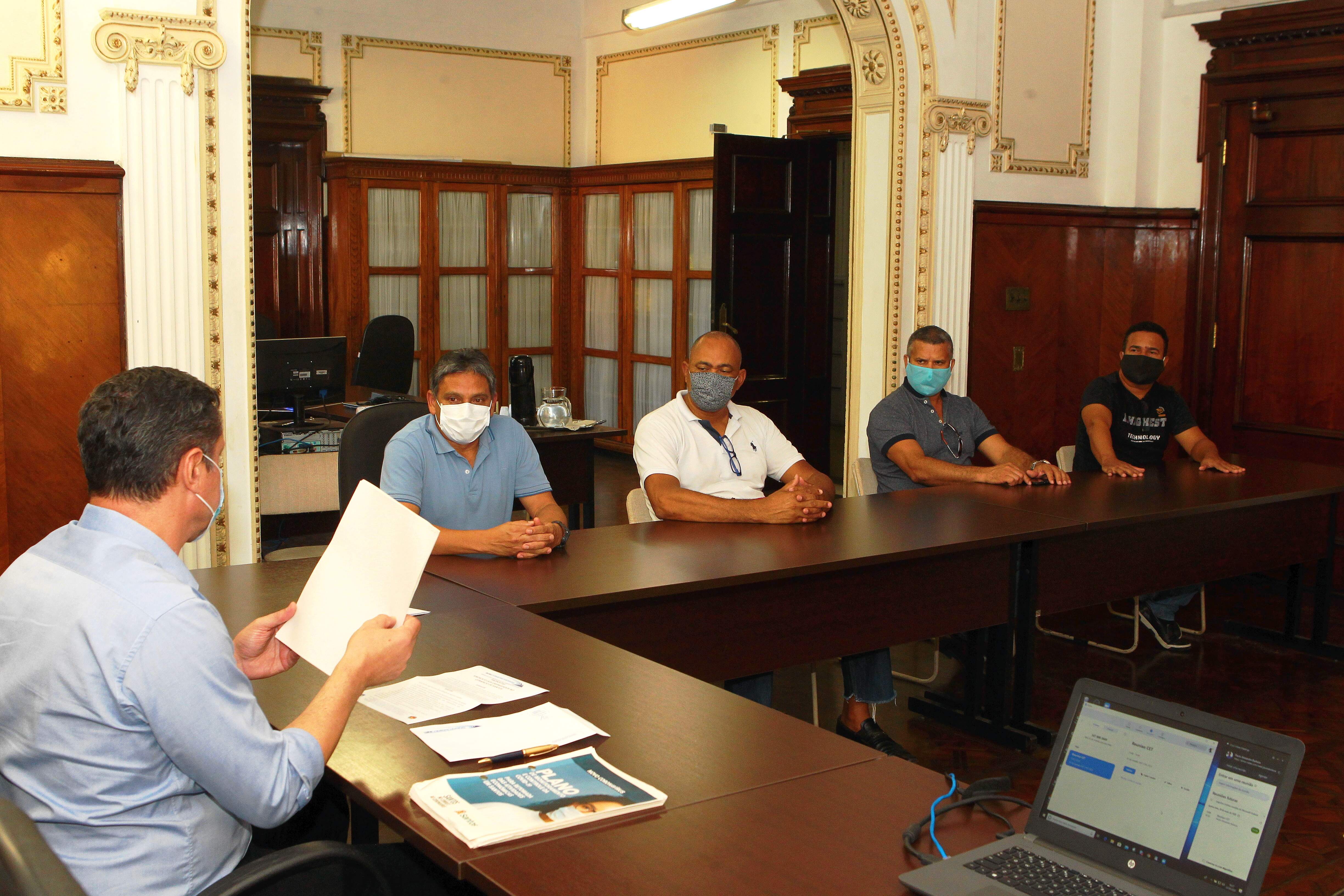 Coordenador do plano, secretário Rogério Santos recebeu sindicalistas para sugestões