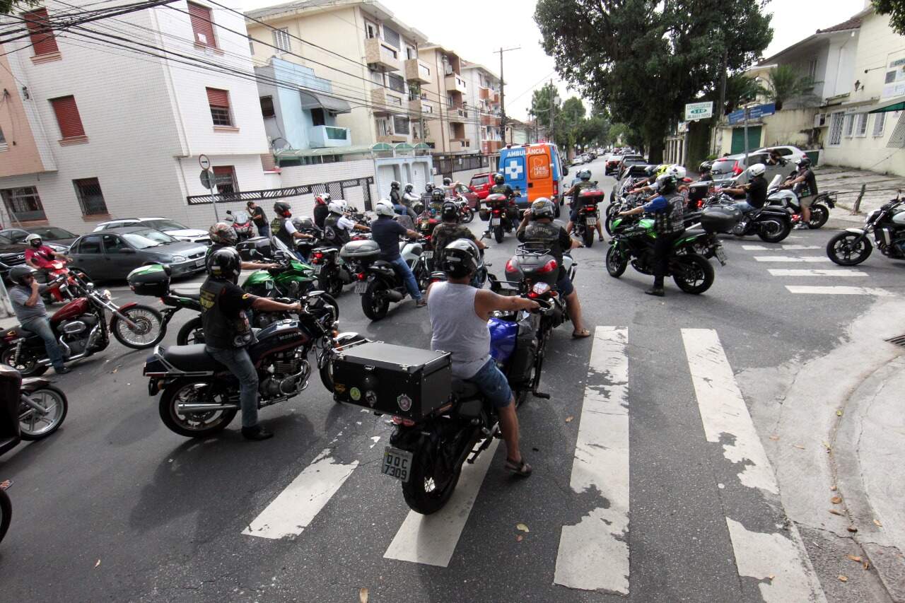 O grupo de mais de 30 motoqueiros acompanhou a ambulância até a casa de Jorge Galoti Nunes