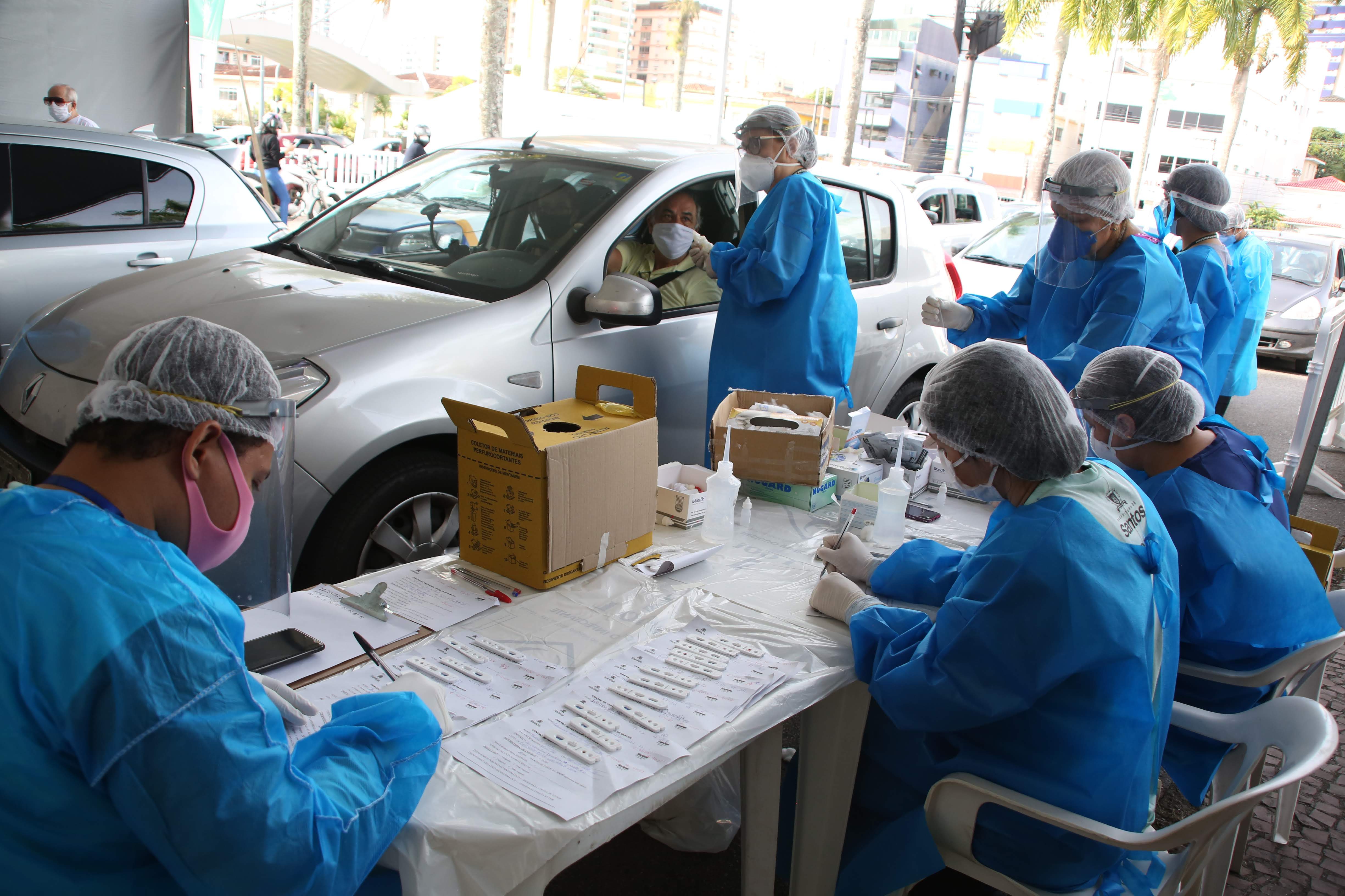 Mais de 15,4 mil pessoas fizeram exames de covid-19 em drive thru em Santos