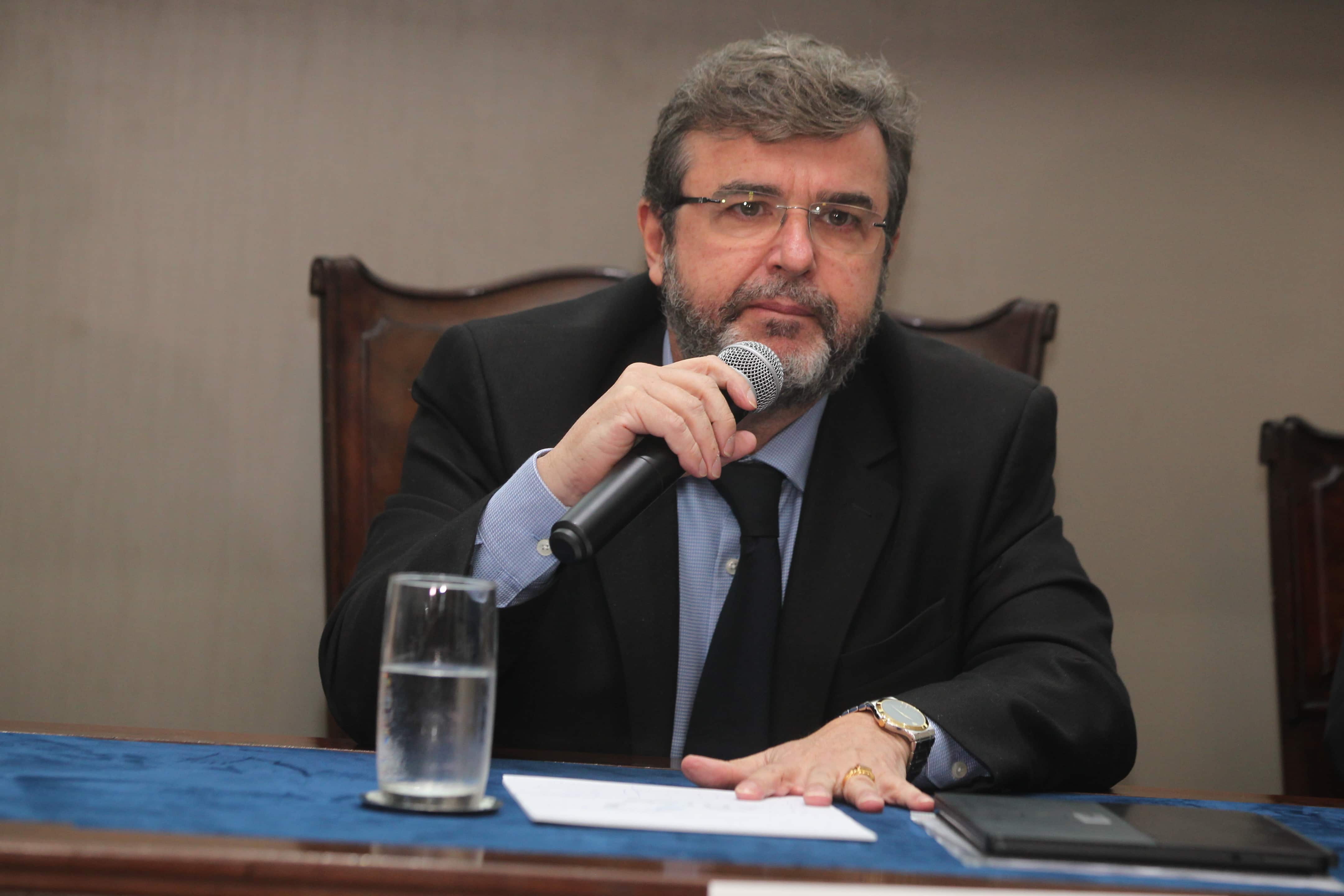 Mario Povia atua como consultor em regulação portuária, além de ter sido diretor da Antaq