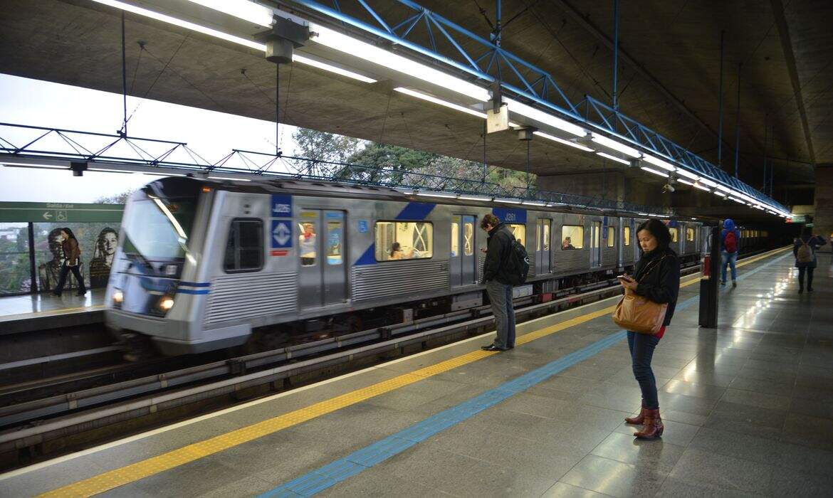 Linha 15-Prata do metrô da capital segue paralisada