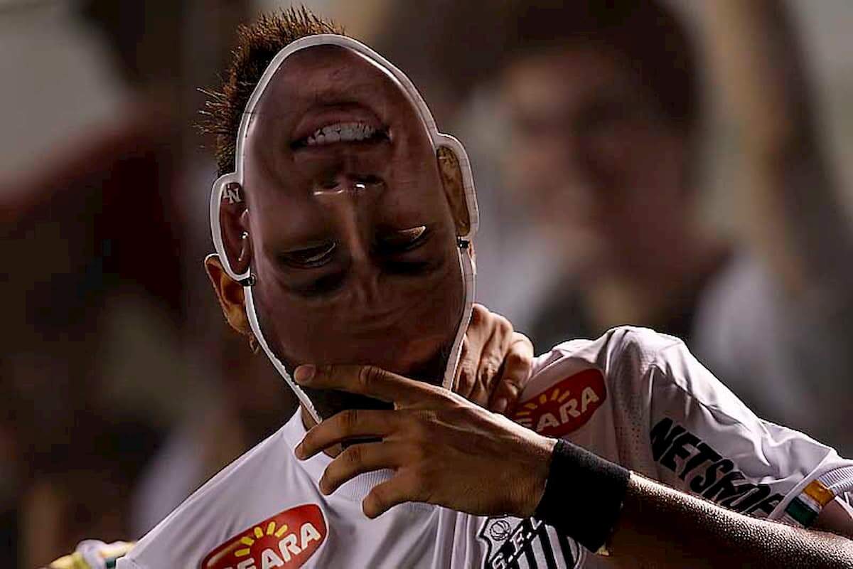 Neymar foi punido com o segundo cartão amarelo por causa da celebração