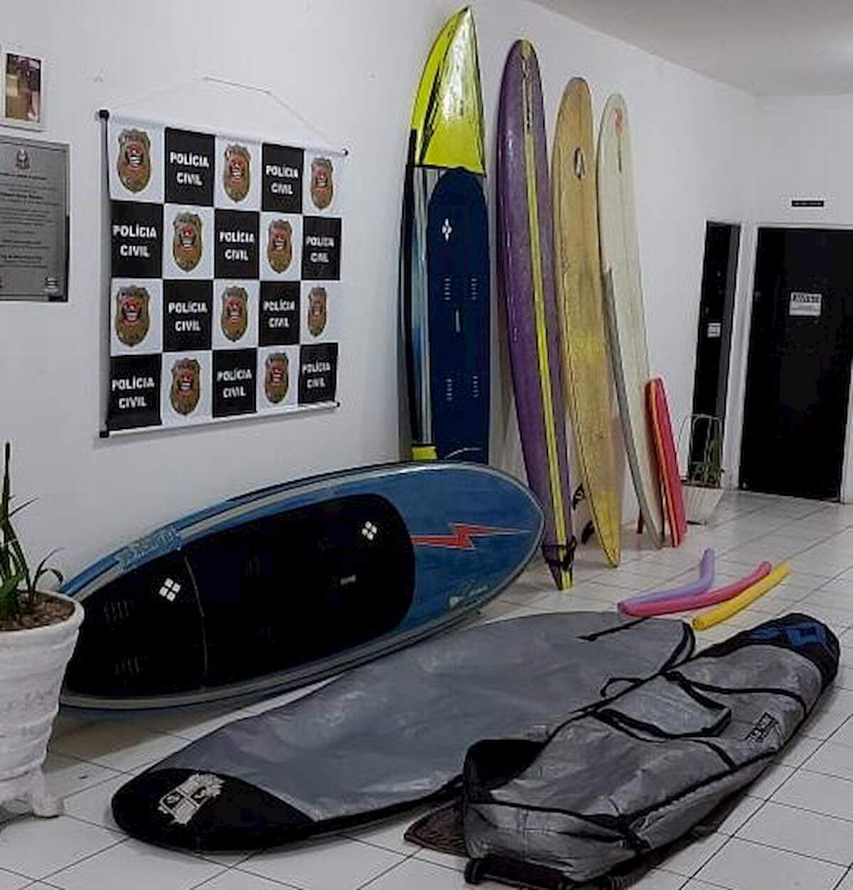 Seis pranchas de surf foram furtadas de um edifício em São Vicente