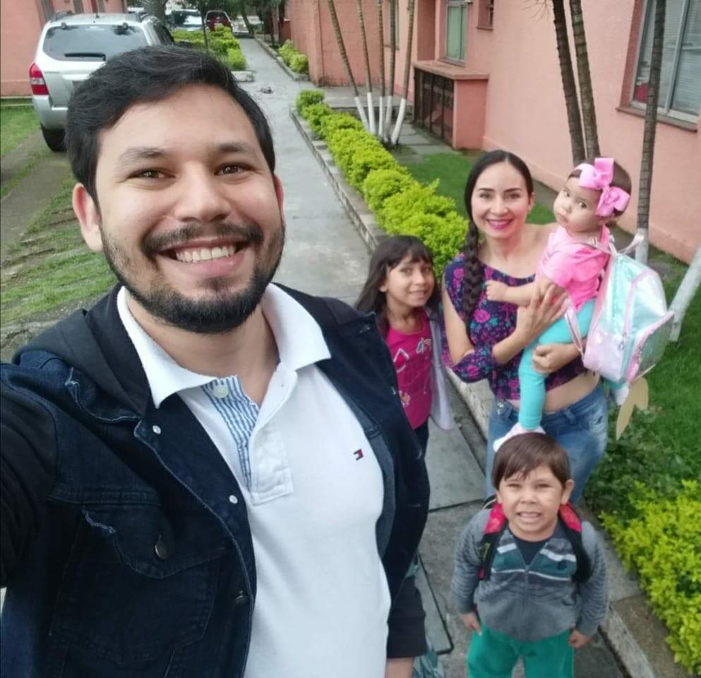 Casal de engenheiros venezuelanos está sem renda na pandemia e decidiu vender o quitute típico