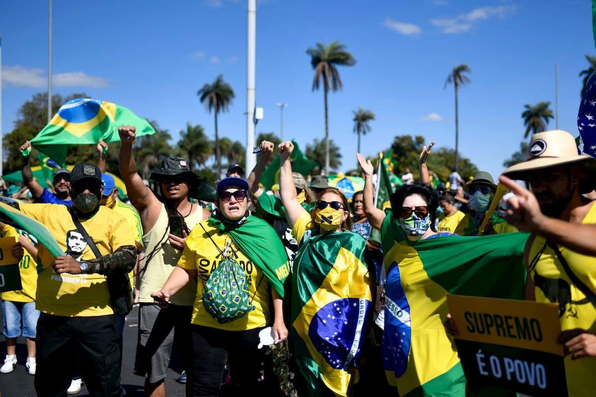 Manifestantes a favor de Jair Bolsonaro protestam em Brasília neste domingo