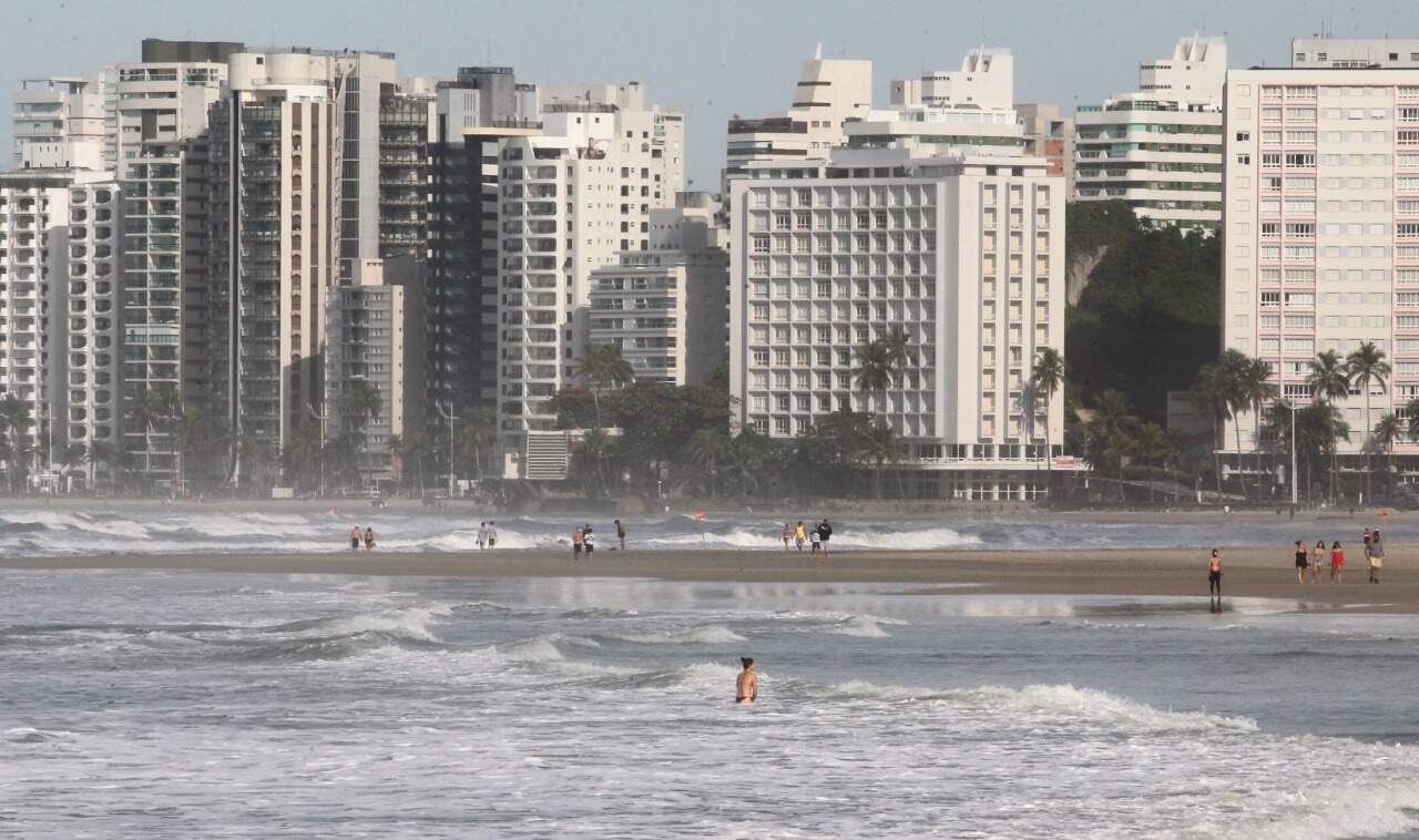 Praia de Pitangueiras, em Guarujá, é uma das apostas do município