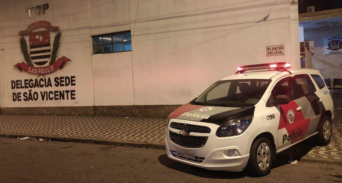 O suspeito foi detido e levado para o DP sede de São Vicente