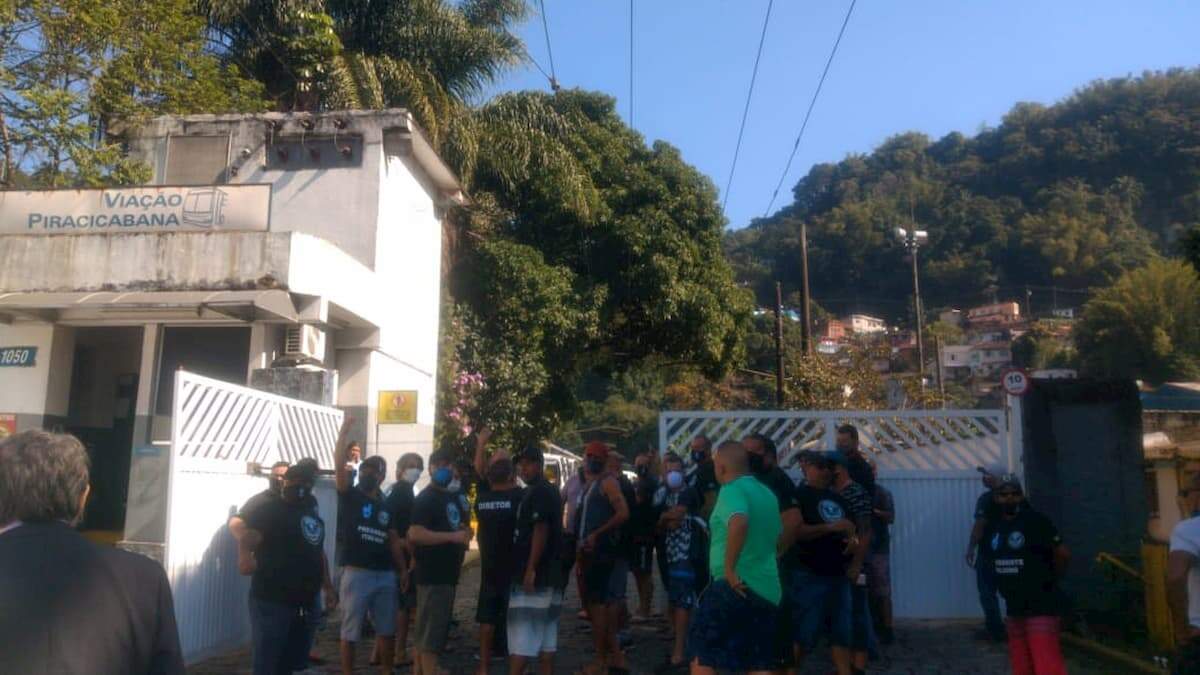 Manifestação reuniu caminhoneiros autônomos na porta da garagem da Piracicabana