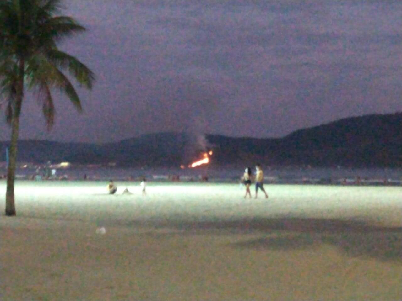 Incêndio pôde ser visto da praia de Santos