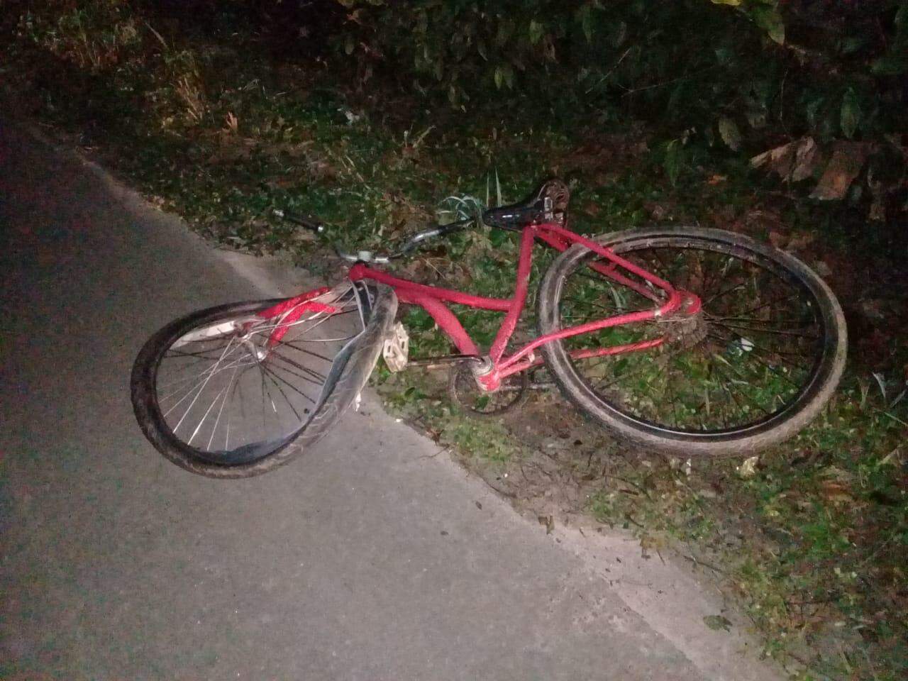 Bicicleta em que estava a vítima no momento do acidente