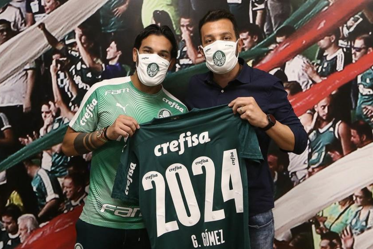 O zagueiro Gustavo Gómez resolveu o problema contratual, assinou a renovação e está liberado