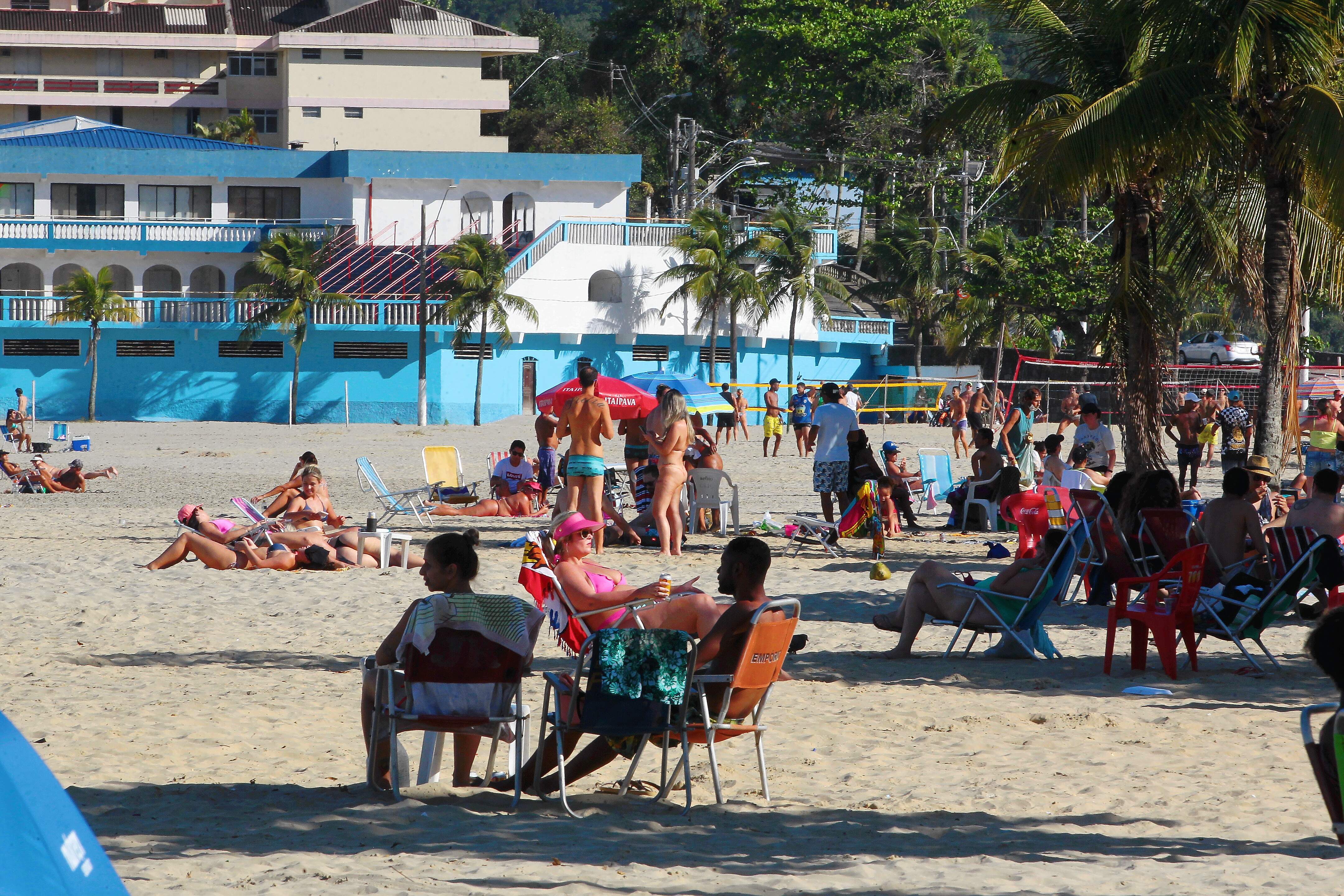 No último fim de semana, regras continuaram ignoradas nas praias de São Vicente 