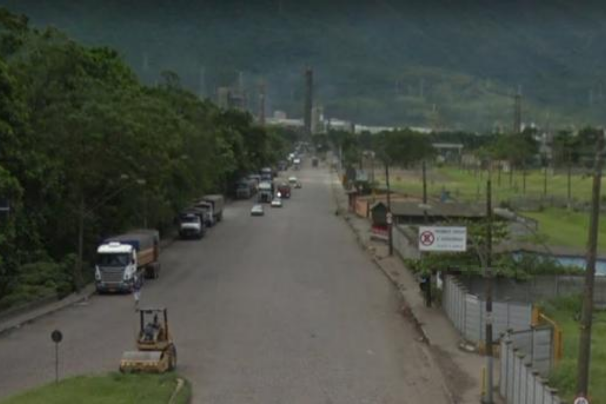 Caminhoneiro foi deixado no Distrito Industrial de Cubatão