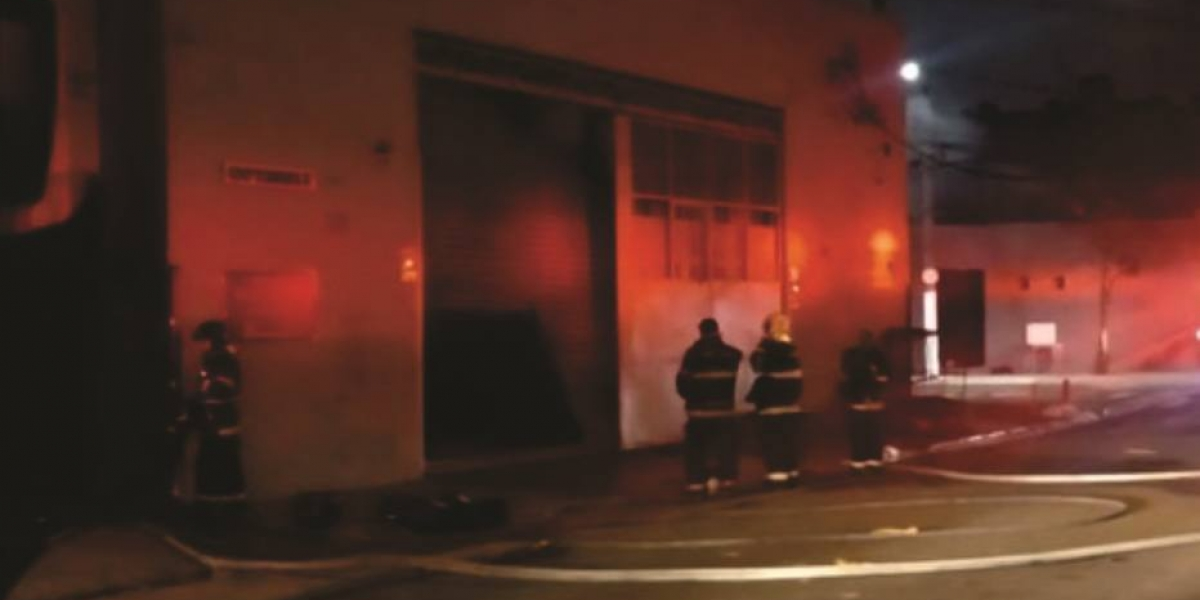 Segundo o Corpo de Bombeiros, ninguém ficou ferido no incêndio
