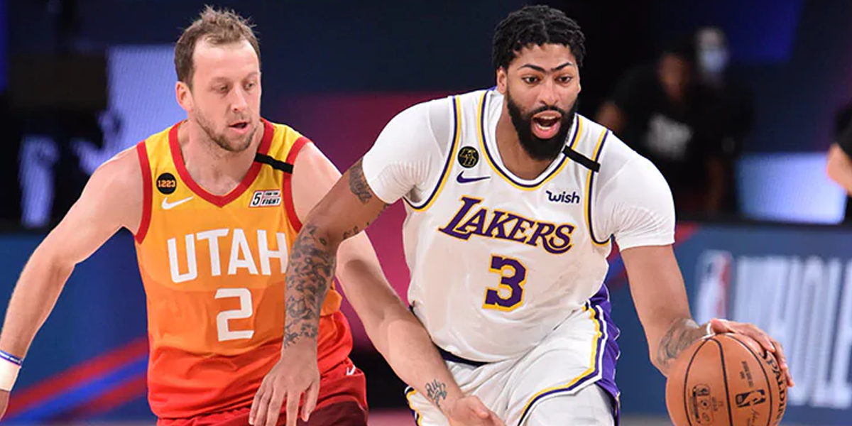 Ala-pivô dos Lakers brilhou na vitória sobre o Jazz marcando 42 pontos