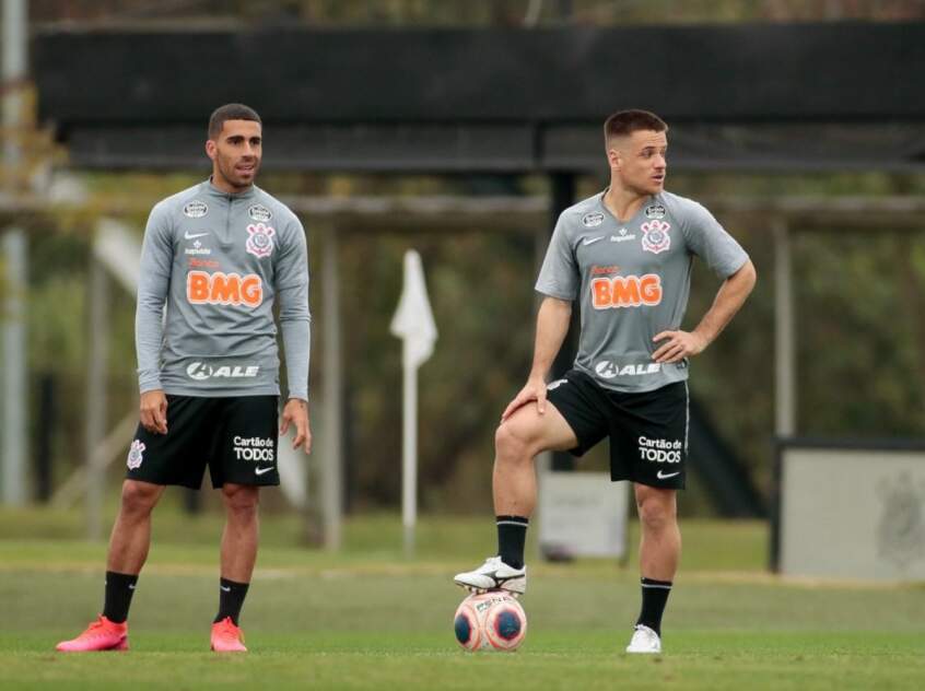 Gabriel e Ramiro durante treino no Corinthians