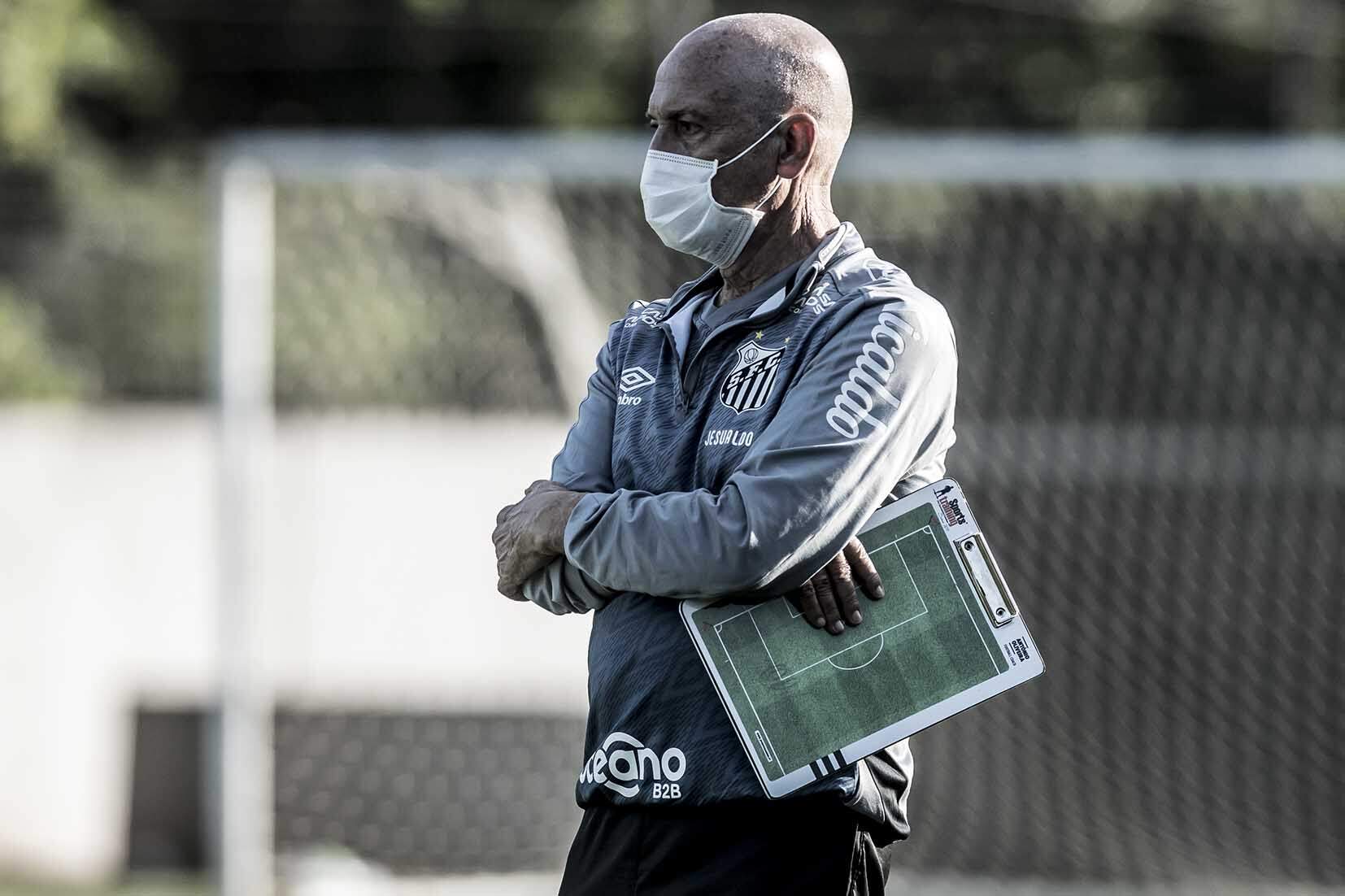 O sistema defensivo de Jesualdo Ferreira tem apresentado problemas em bolas aéreas 