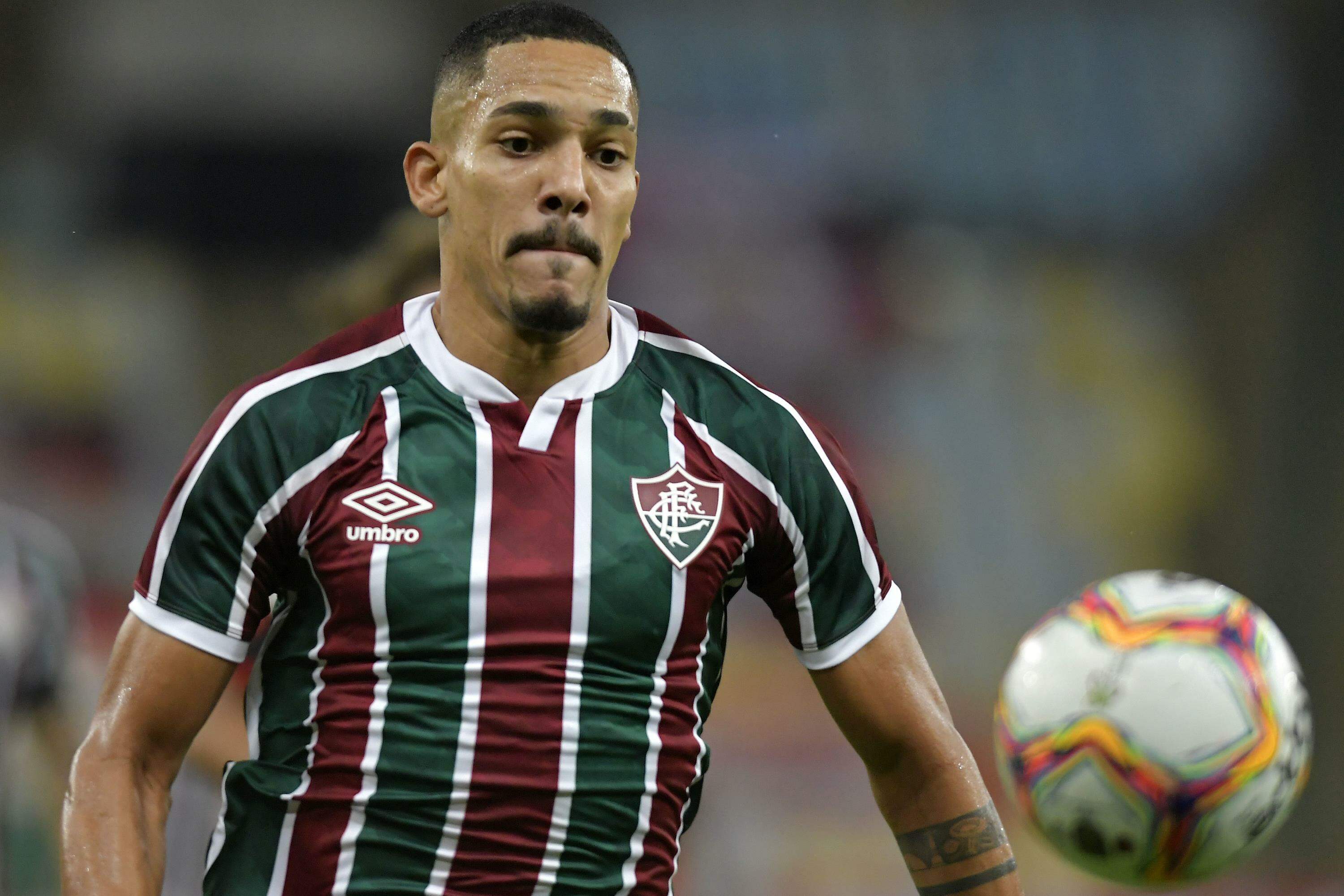 Lateral está no Fluminense desde 2018. Clube carioca fez contraproposta aos portugueses