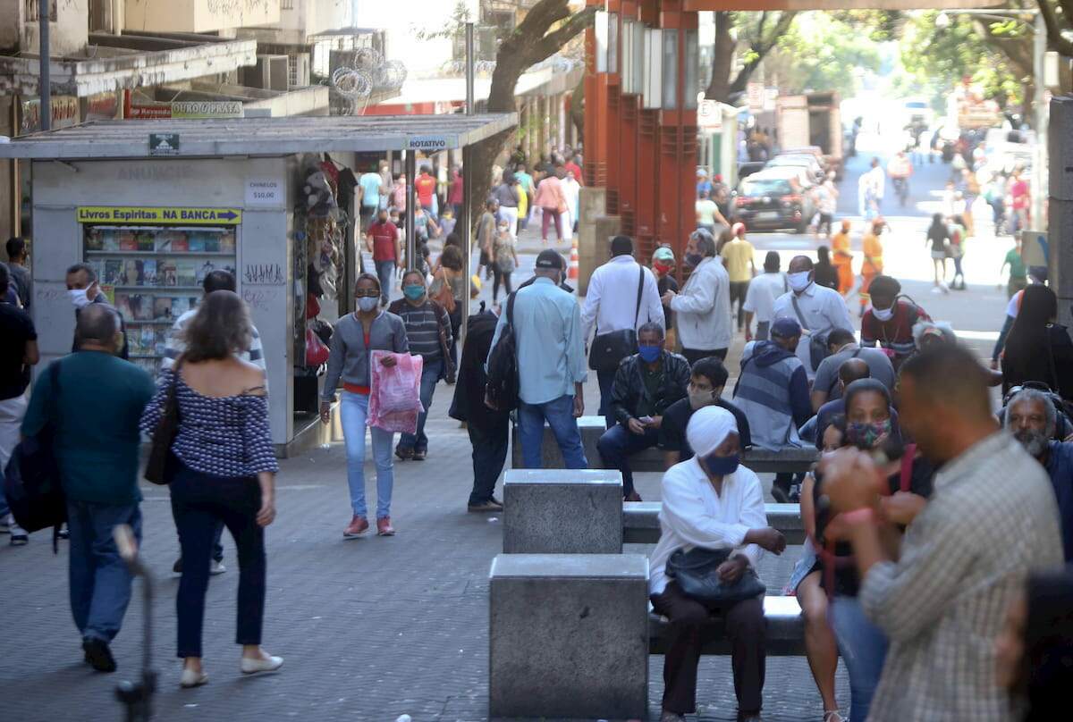Movimento pelas ruas de Belo Horizonte, em Minas Gerais, depois da flexibilização do comércio