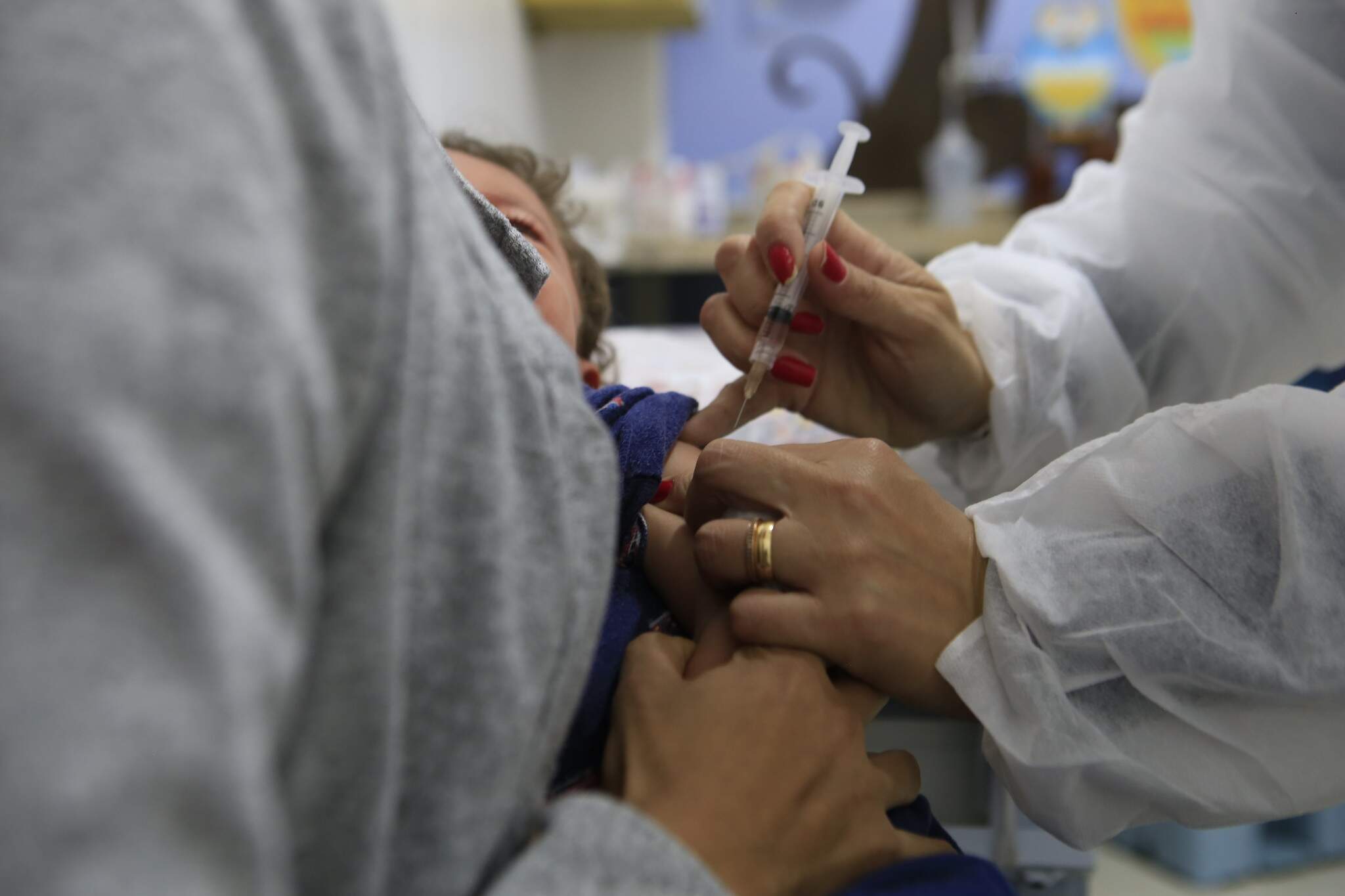 AA vacina tríplice viral protege contra o sarampo, rubéola e caxumba