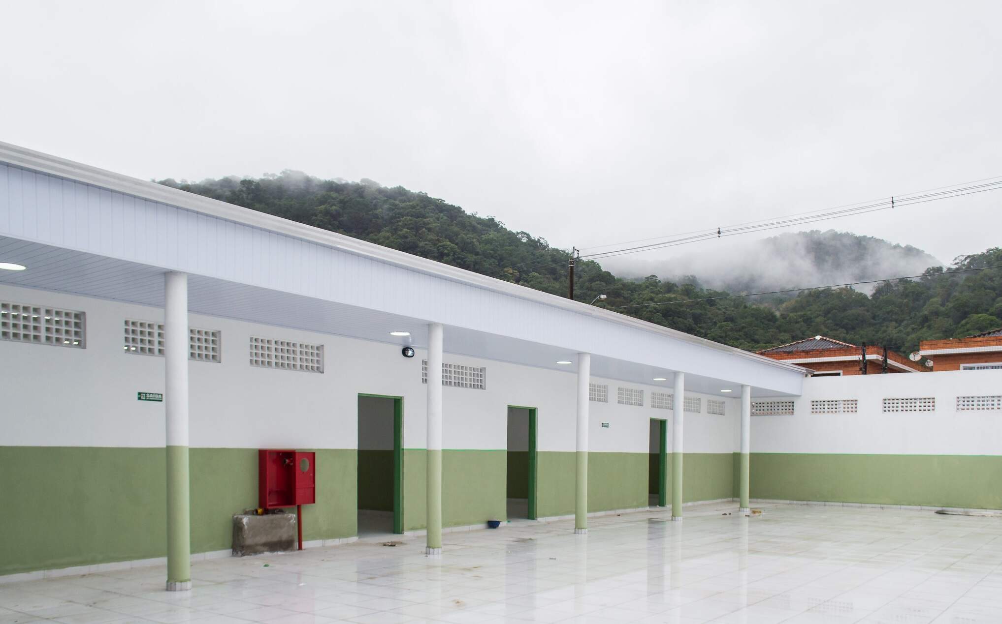 Escola fica na Rua José Júlio da Silva, no Japuí