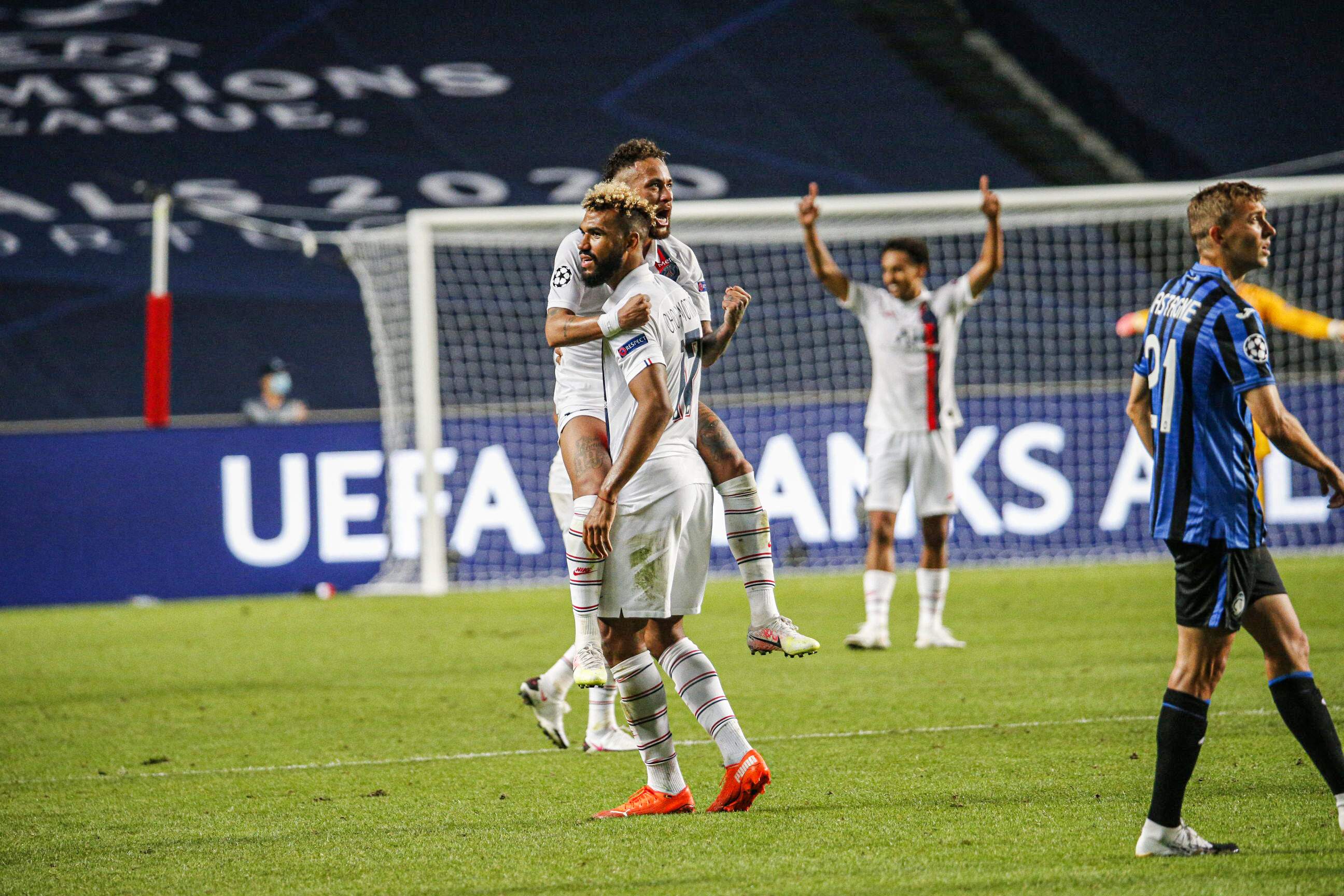 Choupo-Moting marcou os gols do PSG