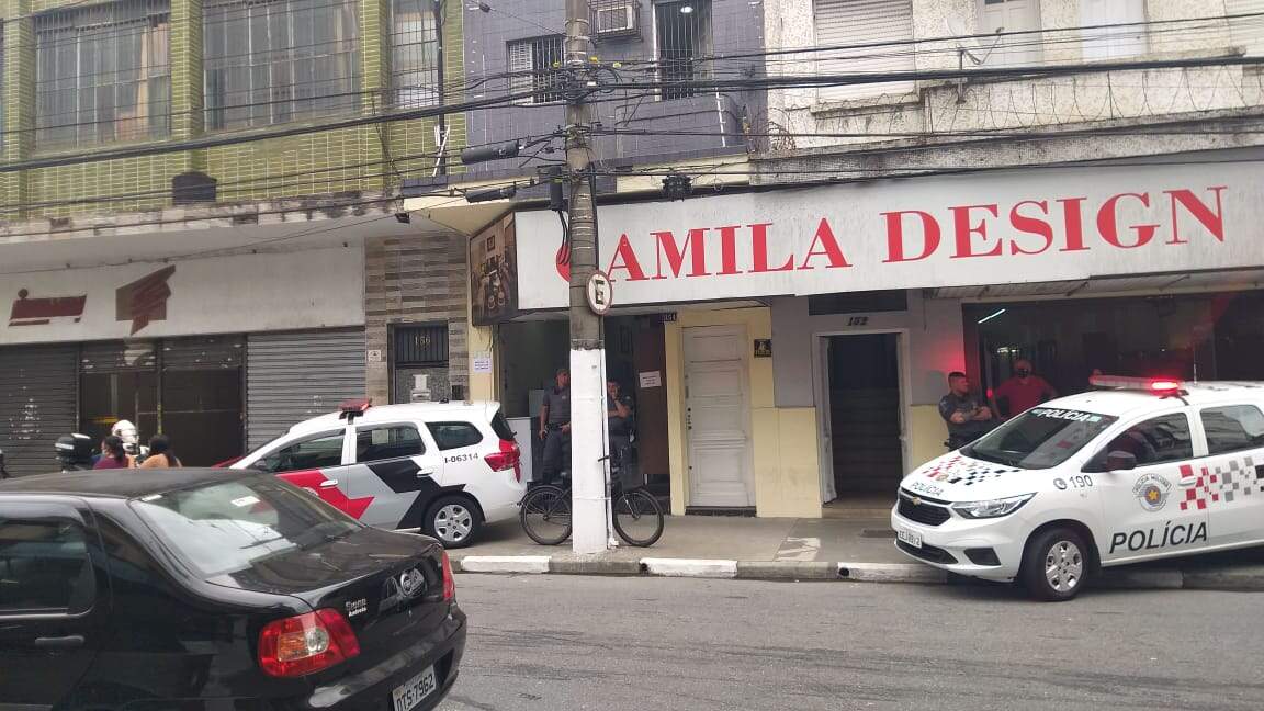 Viaturas da Polícia Militar foram acionadas até o escritório da Silva & Jardim, no Centro de Santos 