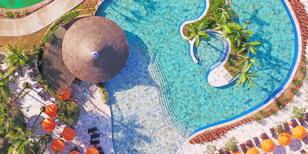 Água das piscinas do parque aquático e dos resorts recebe tratamento especial