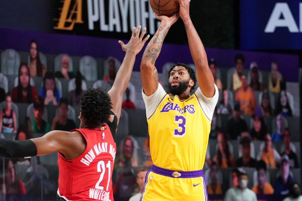 Após 3.016 dias, Lakers voltam a vencer nos playoffs da NBA e empatam série