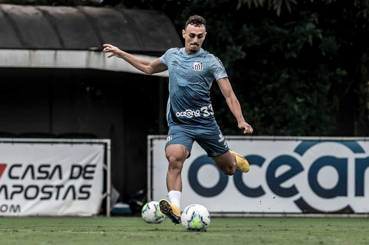 'Sei que preciso evoluir bastante', afirma Diego Pituca após partidas ruins no Santos 