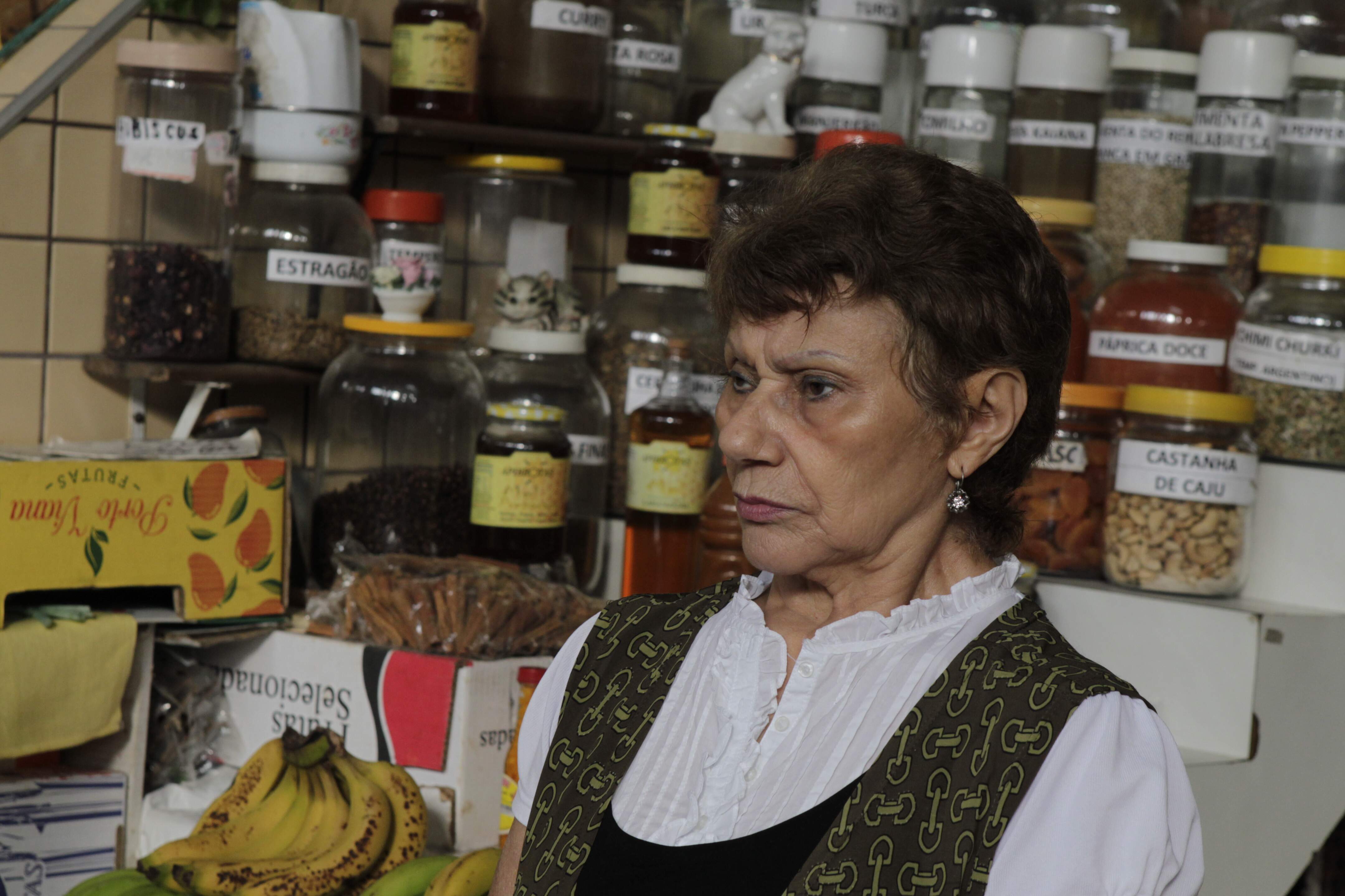 Odete Ferreira, 82 anos de idade, 52 deles no Mercado: “Saudades de quando tudo isso vivia cheio de gente”. 
