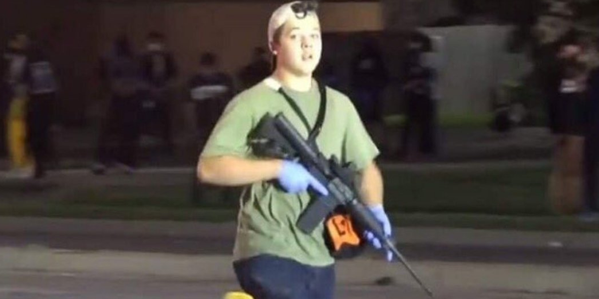 Kyle Rittenhouse matou duas pessoas durante um protesto com um fuzil AR-15