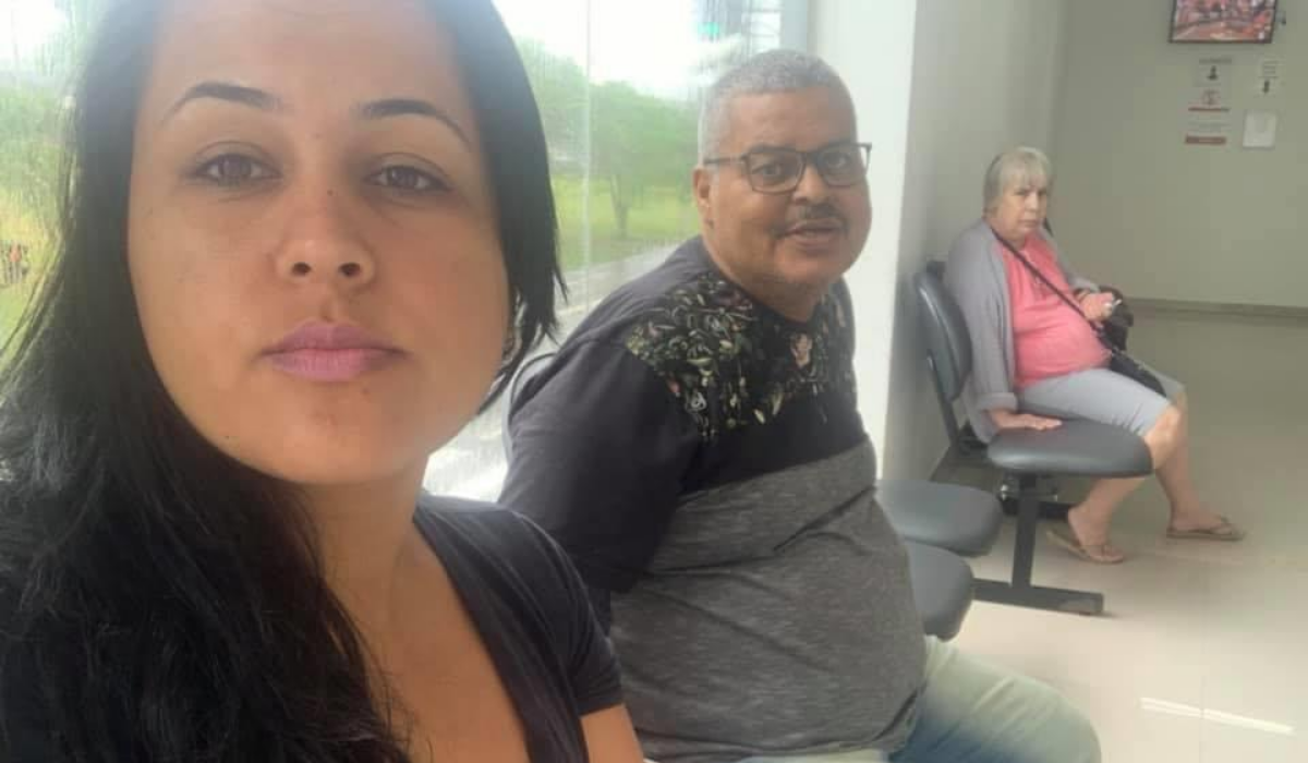 Carina e o pai, Carlos, descobriram primeiros sinais da doença em novembro de 2019 