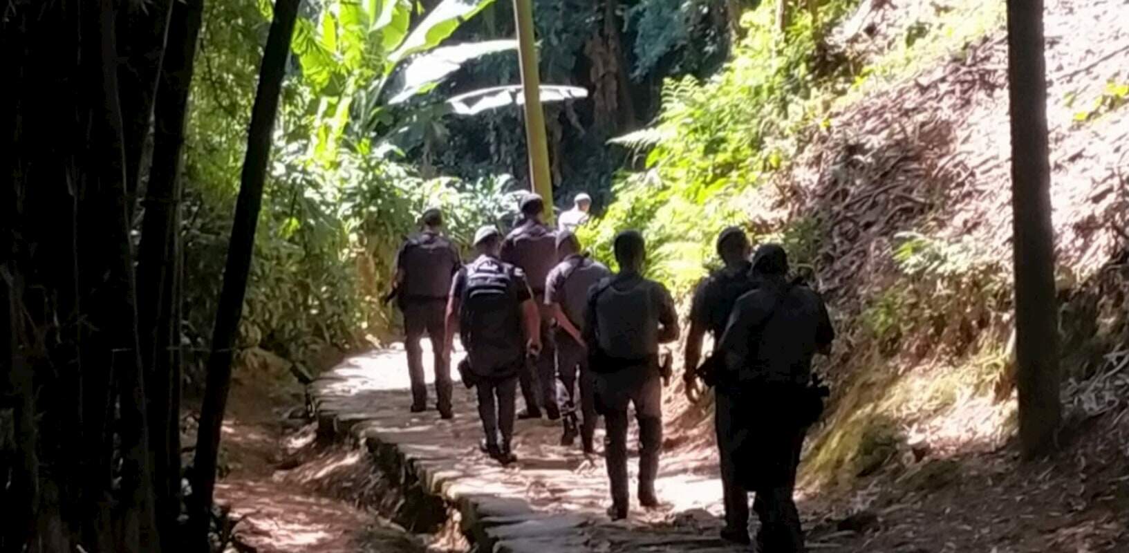 Policiais realizam operação no bairro Chico de Paula
