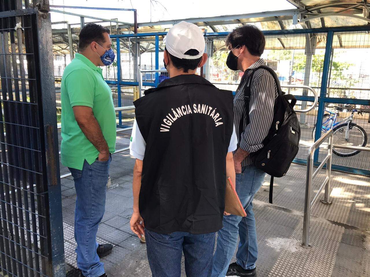 Equipe da Prefeitura de Guarujá fiscalizou a situação nas travessias de barcas 