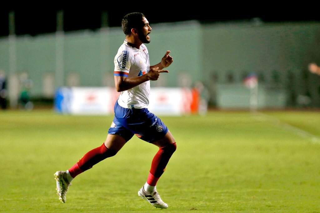 Marco Antônio comemora gol de empate no final da partida
