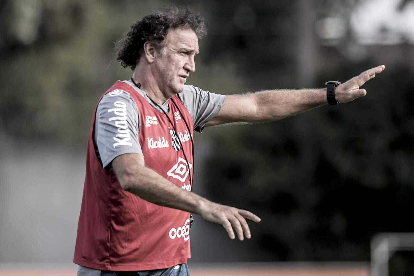 Técnico Cuca tenta recuperar o uruguaio Carlos Sánchez, uma das referências do time