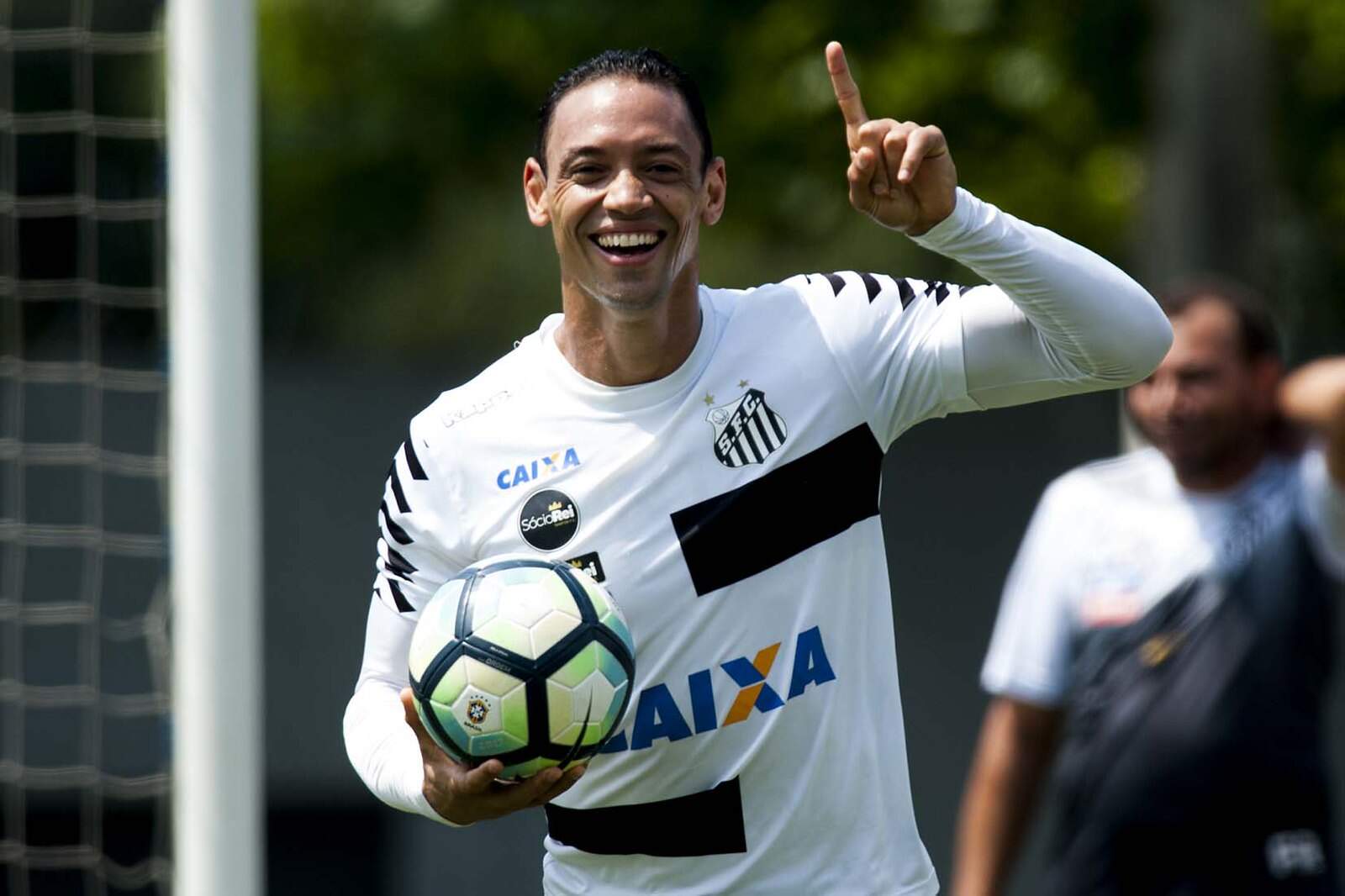 Ricardo Oliveira, aos 40 anos, vale a pena?