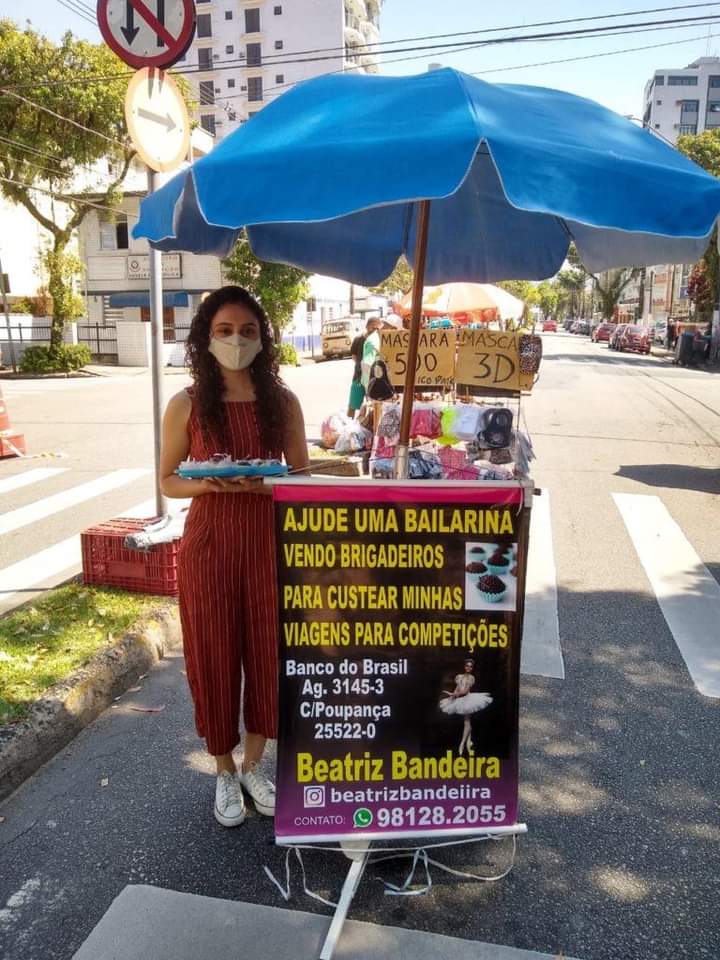 Beatriz Bandeira faz vendas em feiras de Santos para custear carreira como bailarina 