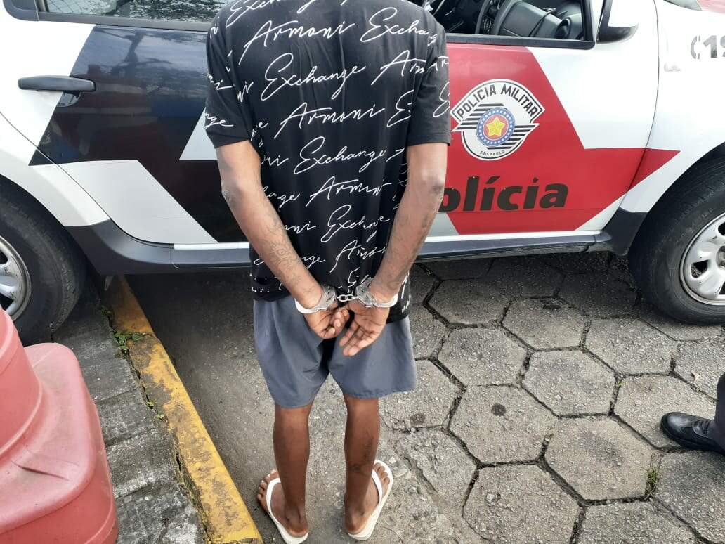 Traficante foi preso por policiais militares em Cubatão na manhã deste sábado