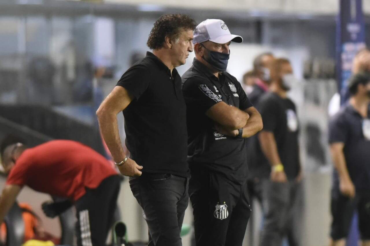 Junto de Cuquinha, Cuca buscará uma forma para o Santos seguir invicto na Libertadores 