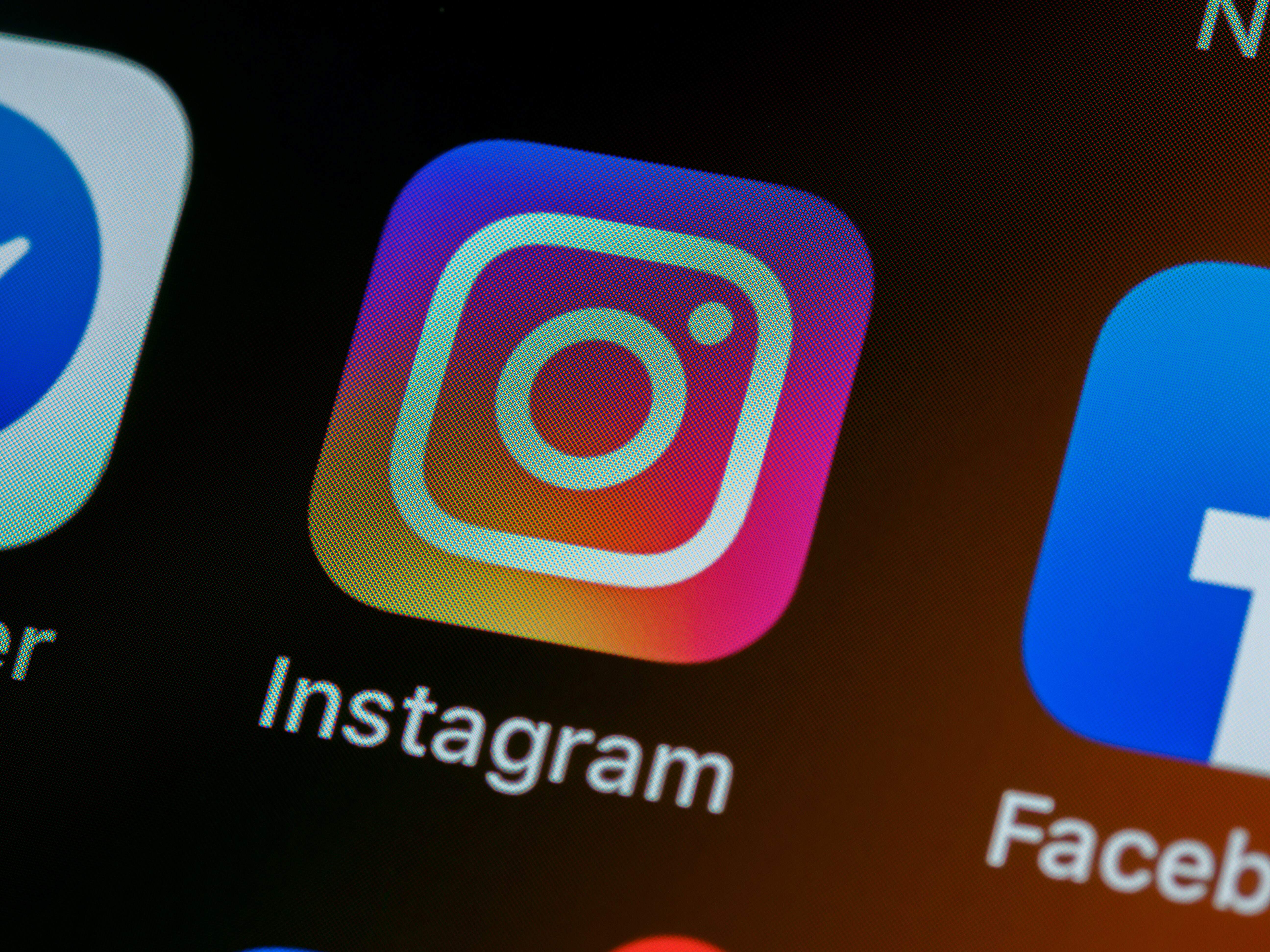 Facebook e Instagram saem do ar nesta quinta-feira e usuários reclamam