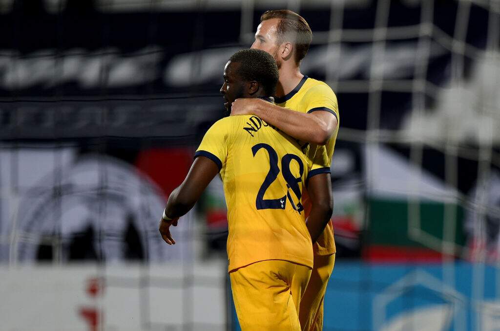 Tanguy Ndombélé comemora gol na Liga Europa