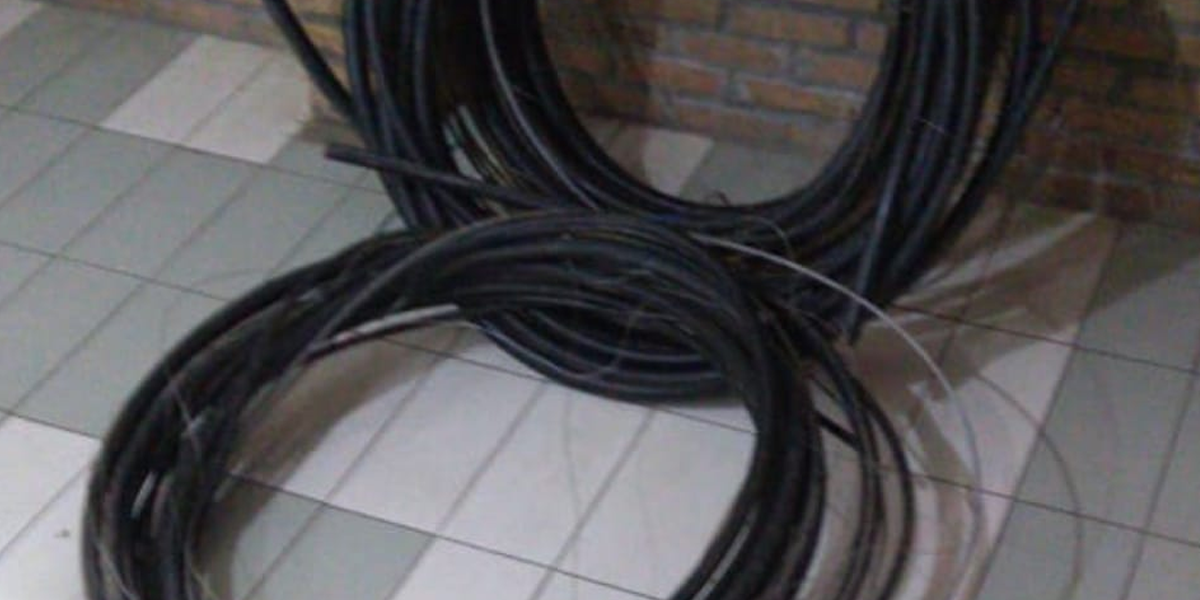 Homem foi preso carregando fios furtados de uma rede elétrica em Itanhaém