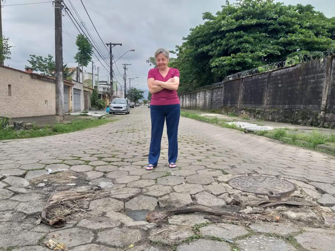 Enchentes geradas por falta de infraestrutura são alvos de críticas de moradores de São Vicente