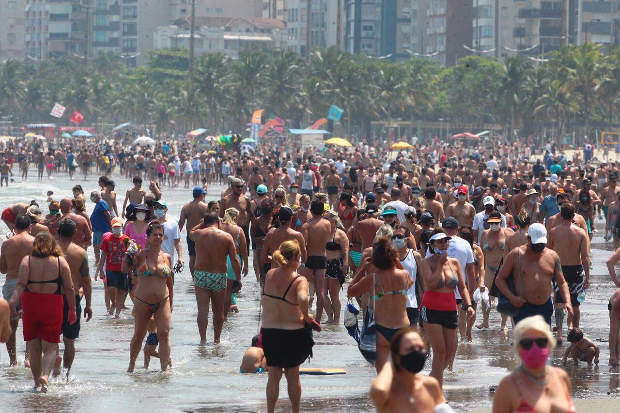 É de Santos: Banhistas lotaram as praias da cidade no primeiro domingo de primavera