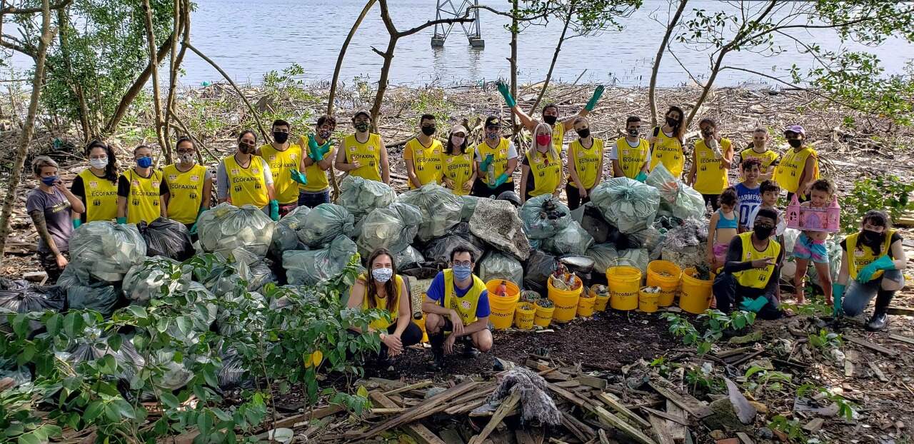 No retorno, os 25 voluntários coletaram 432 quilos de resíduos no mangue