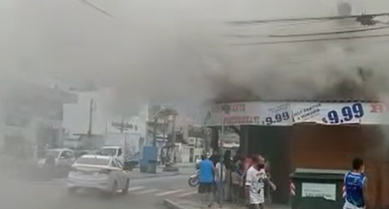 Clientes tiveram de deixar o restaurante após grande quantidade de fumaça no local