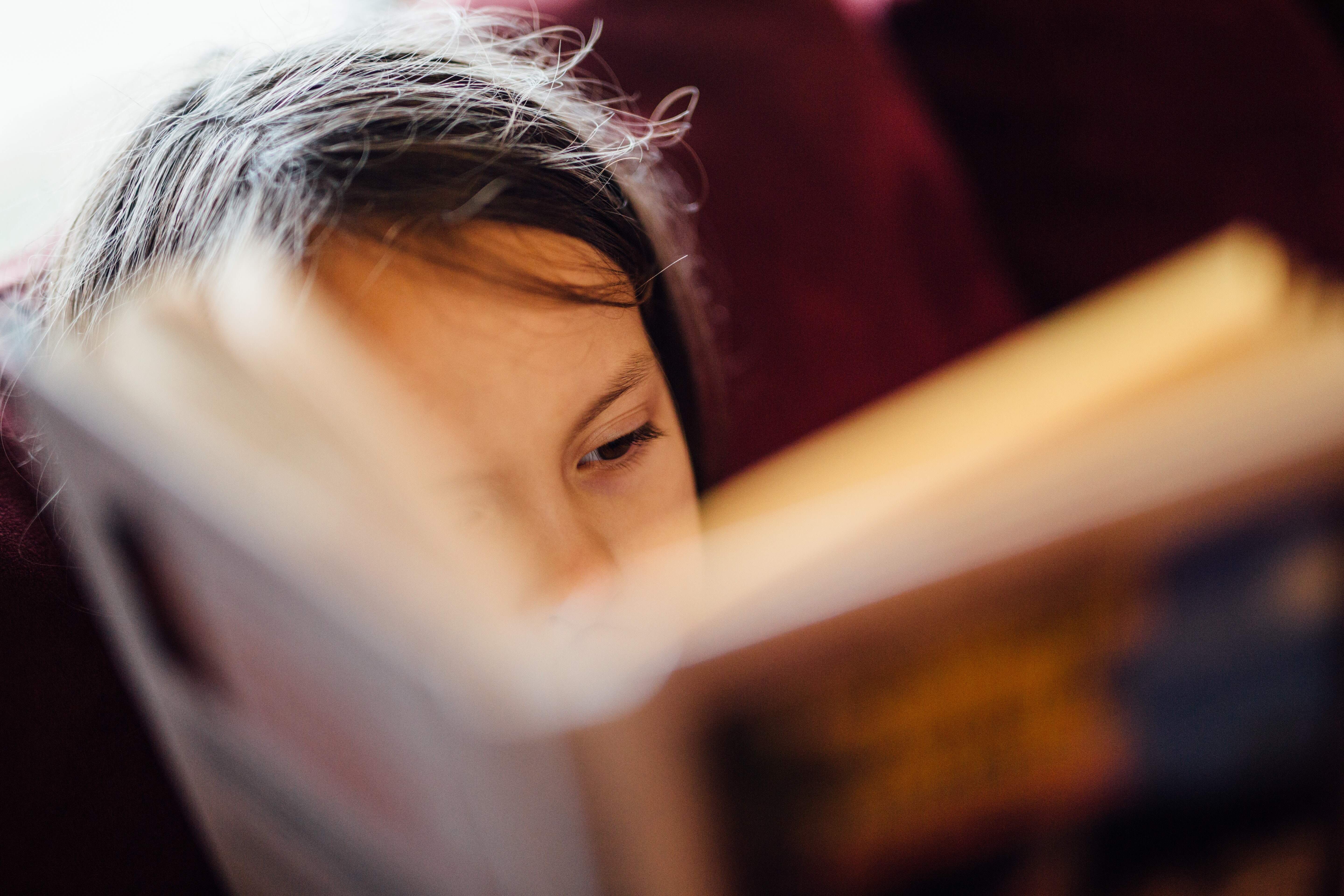 Estimular o hábito da leitura é benéfico para o desenvolvimento infantil