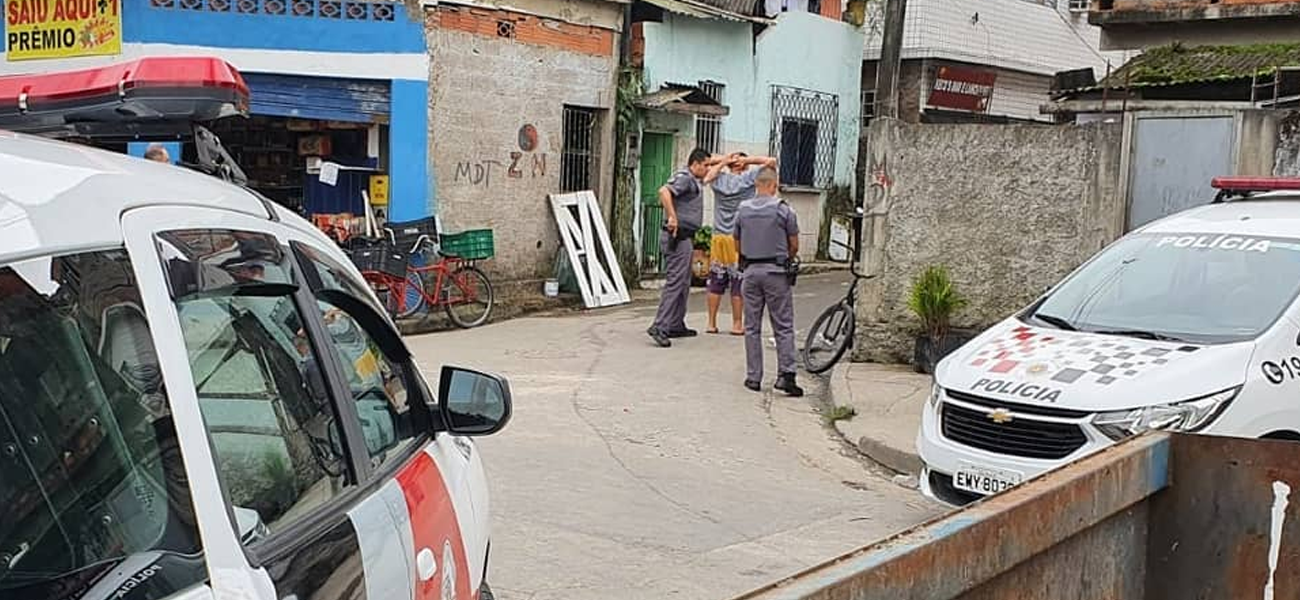 Dois procurados da Justiça foram presos em operação da PM em Santos